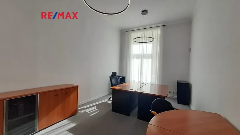Pronájem kanceláře, Praha - Karlín, Sokolovská, 69 m2
