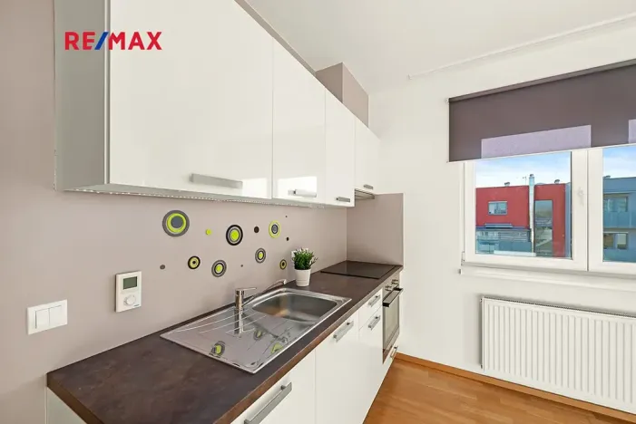 Pronájem bytu 1+kk, Praha - Řeporyje, Kakosova, 35 m2