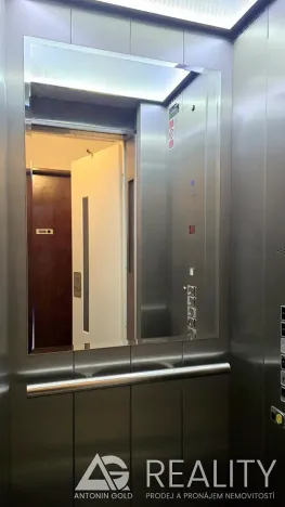 Pronájem bytu 1+kk, Praha - Bubeneč, Terronská, 25 m2