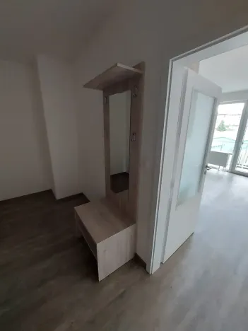 Pronájem bytu 1+kk, Praha - Hloubětín, Za černým mostem, 36 m2