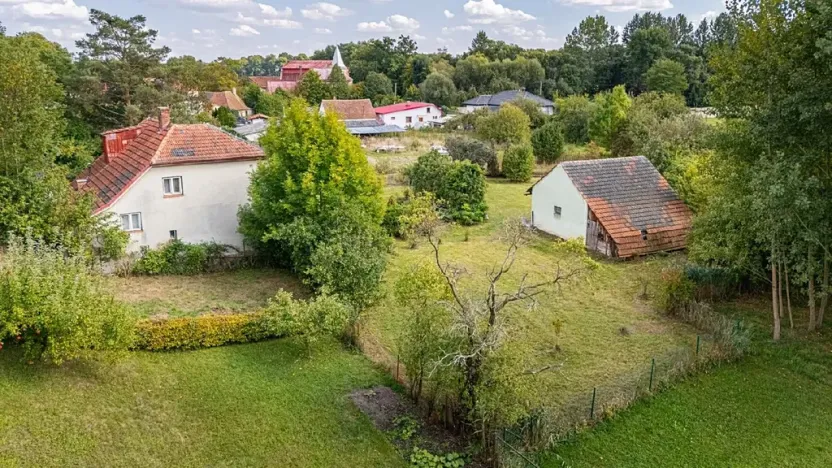 Prodej pozemku pro bydlení, Uhersko, 3765 m2