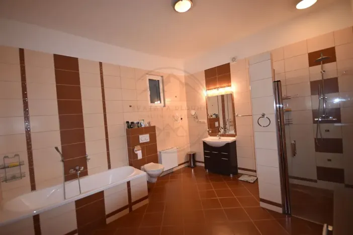 Prodej bytu 3+1, Vidnava, Radniční, 170 m2