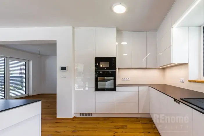 Pronájem rodinného domu, Jesenice, Průběžná, 200 m2