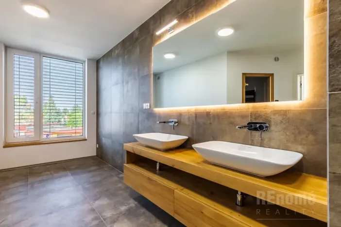 Pronájem rodinného domu, Jesenice, Průběžná, 200 m2