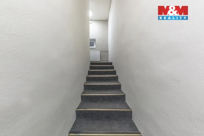 Pronájem obchodního prostoru, Liberec - Liberec IV-Perštýn, nám. Dr. E. Beneše, 100 m2