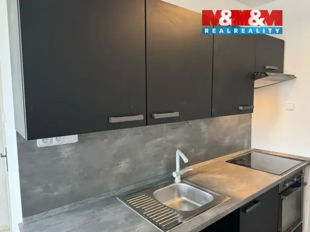 Prodej bytu 3+1, Rovná, 72 m2