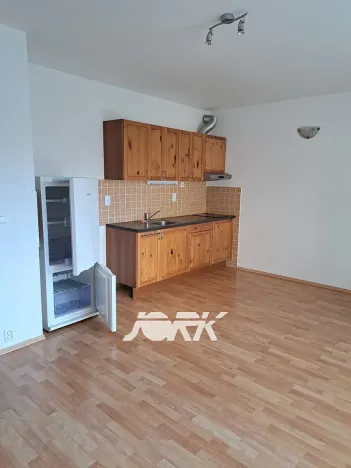 Pronájem bytu 1+kk, Pardubice, Pernerova, 35 m2