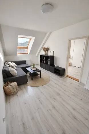 Pronájem bytu 2+kk, Praha - Bubeneč, Lotyšská, 44 m2