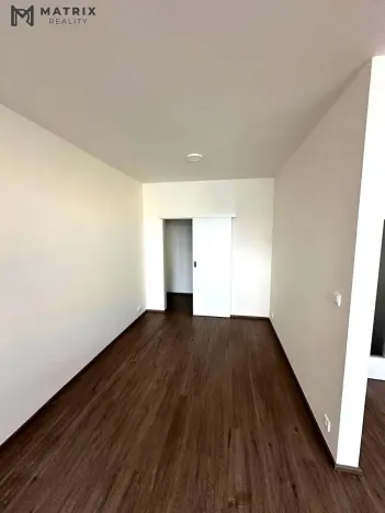 Pronájem bytu 1+kk, Praha - Libeň, U Rokytky, 39 m2