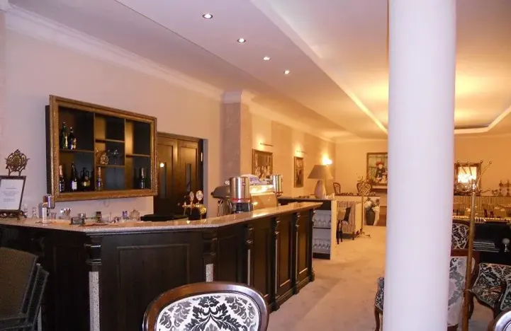 Pronájem restaurace, Karlovy Vary, Divadelní náměstí, 390 m2