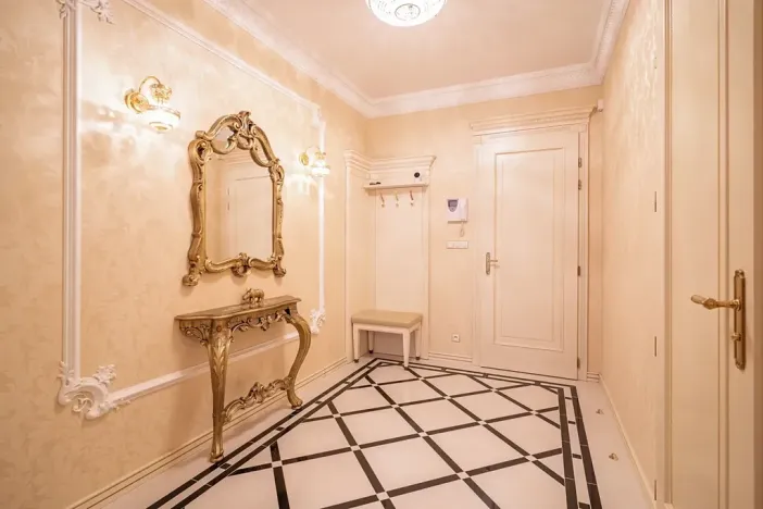 Prodej bytu 3+1, Karlovy Vary, Divadelní náměstí, 113 m2