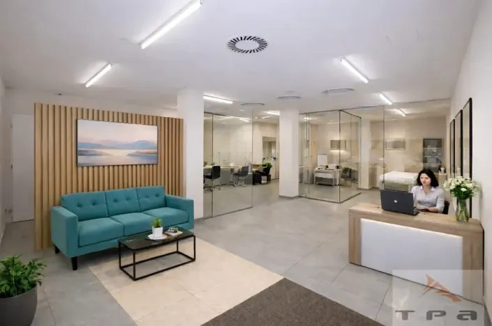 Prodej obchodního prostoru, Karlovy Vary, Divadelní náměstí, 100 m2