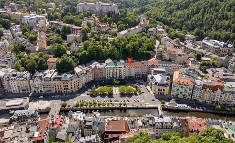 Prodej obchodního prostoru, Karlovy Vary, Divadelní náměstí, 100 m2