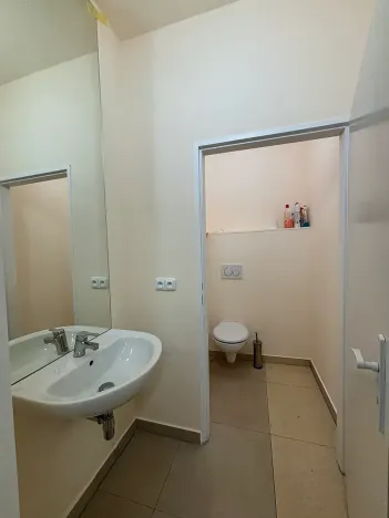 Prodej obchodního prostoru, Karlovy Vary, Divadelní náměstí, 100 m2