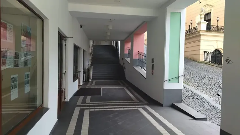Prodej obchodního prostoru, Karlovy Vary, Divadelní náměstí, 30 m2