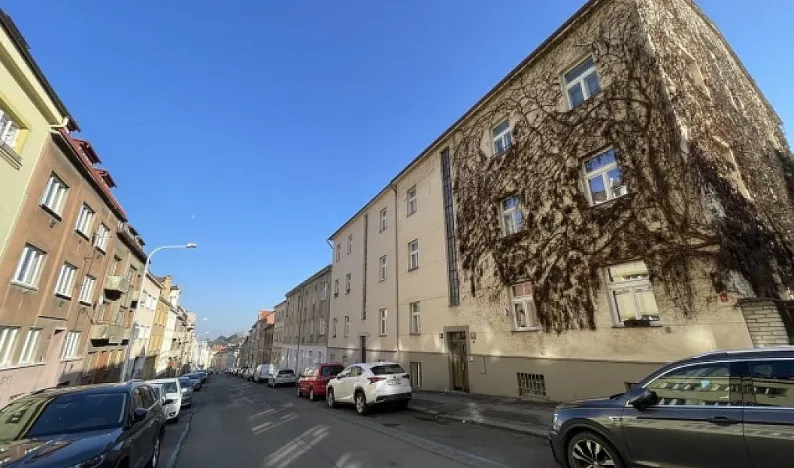 Pronájem bytu 1+kk, Praha - Břevnov, Šlikova, 29 m2