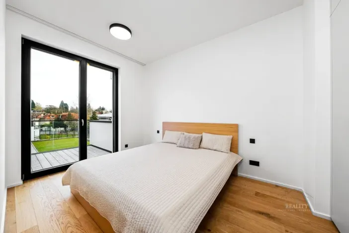 Pronájem bytu 2+kk, Praha - Troja, Pod Hrachovkou, 47 m2