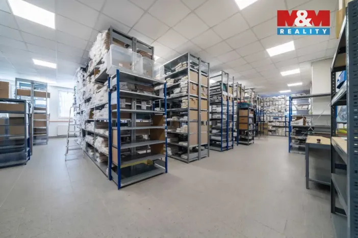 Pronájem kanceláře, Plzeň - Božkov, Božkovské náměstí, 467 m2