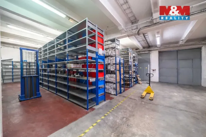 Pronájem kanceláře, Plzeň - Božkov, Božkovské náměstí, 467 m2