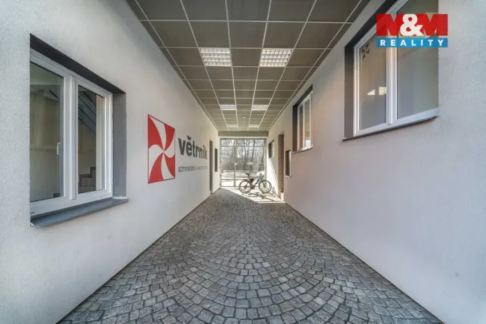 Pronájem kanceláře, Plzeň - Božkov, Božkovské náměstí, 172 m2