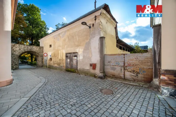 Prodej obchodního prostoru, Polička - Polička-Město, Komenského, 476 m2