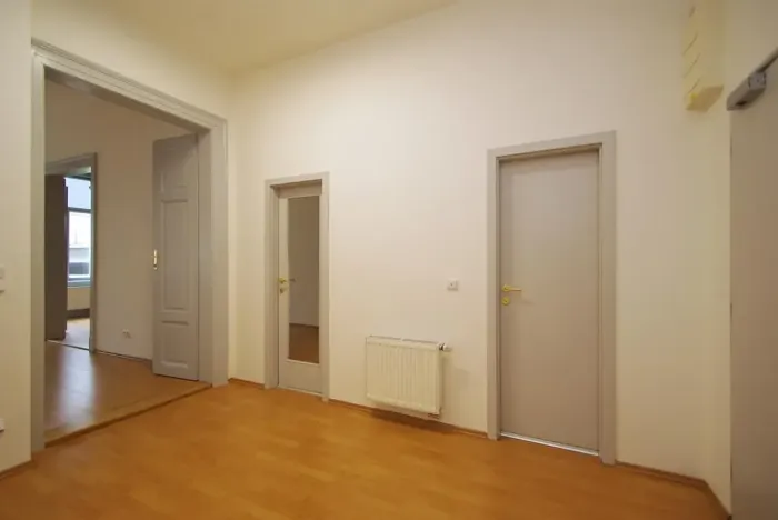 Pronájem kanceláře, Praha - Smíchov, Štefánikova, 70 m2