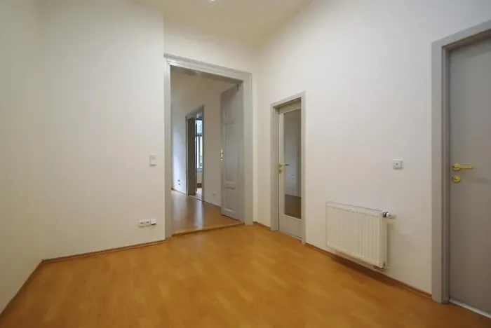 Pronájem kanceláře, Praha - Smíchov, Štefánikova, 70 m2