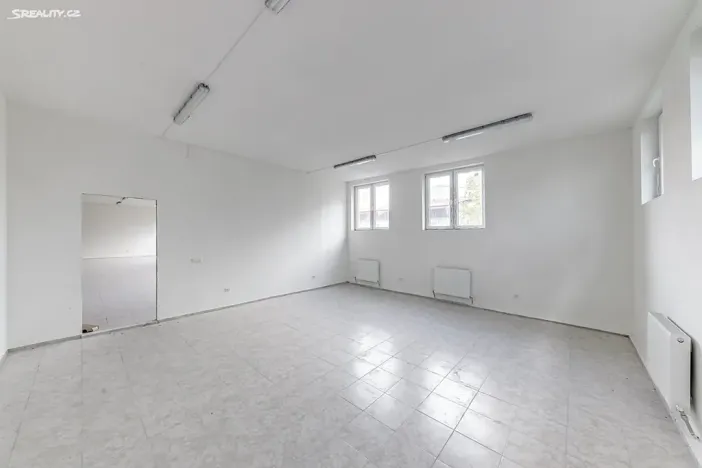 Prodej výrobních prostor, Kladno, Huťská, 1000 m2