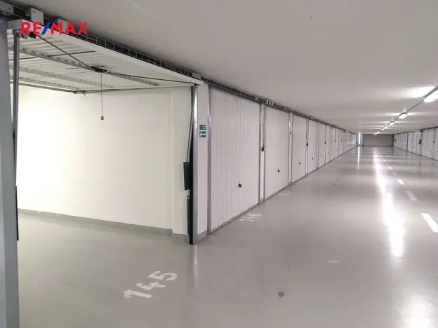 Pronájem garáže, Praha - Prosek, Lovosická, 17 m2