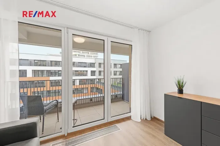 Pronájem bytu 1+kk, Praha - Hloubětín, Poděbradská, 33 m2