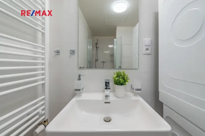 Pronájem bytu 1+kk, Praha - Hloubětín, Poděbradská, 33 m2