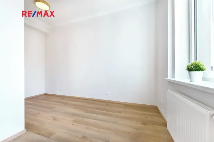 Pronájem bytu 1+kk, Praha - Libeň, náměstí Dr. Václava Holého, 27 m2