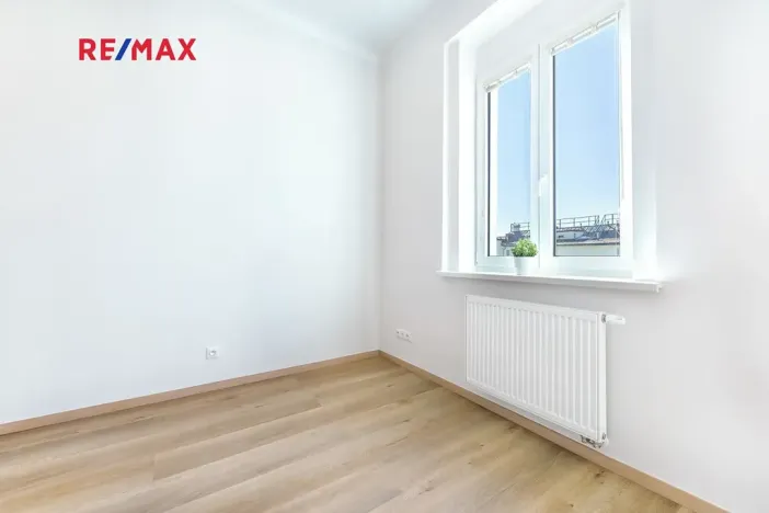 Pronájem bytu 1+kk, Praha - Libeň, náměstí Dr. Václava Holého, 27 m2