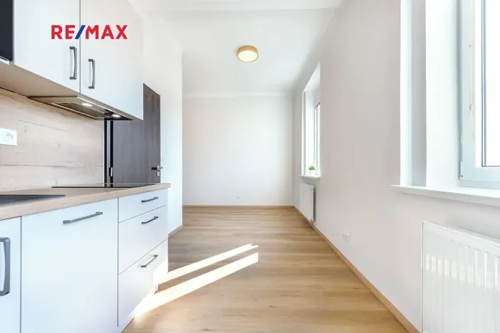 Pronájem bytu 1+kk, Praha - Libeň, náměstí Dr. Václava Holého, 27 m2