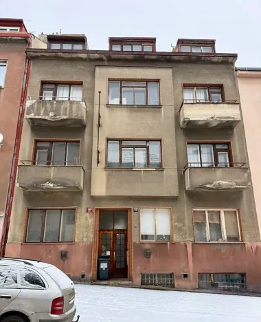 Prodej podílu vícegeneračního domu, Praha - Břevnov, Šlikova, 775 m2