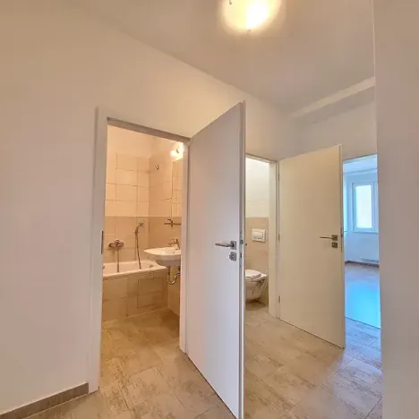 Pronájem bytu 1+1, Praha - Smíchov, Podbělohorská, 45 m2