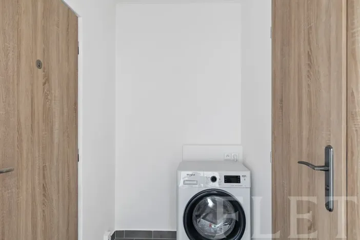 Pronájem bytu 1+kk, Praha - Prosek, Bílinská, 27 m2