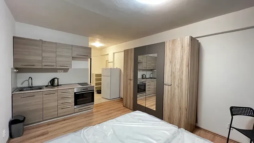 Pronájem bytu 1+kk, Praha - Radotín, Vrážská, 25 m2