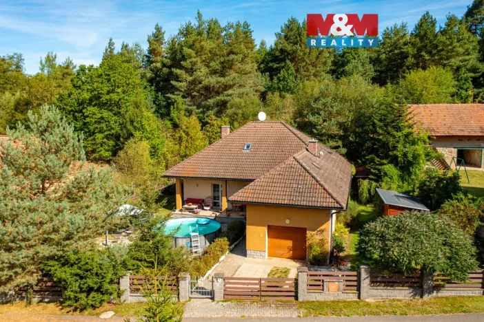 Prodej rodinného domu, Hajany, 285 m2