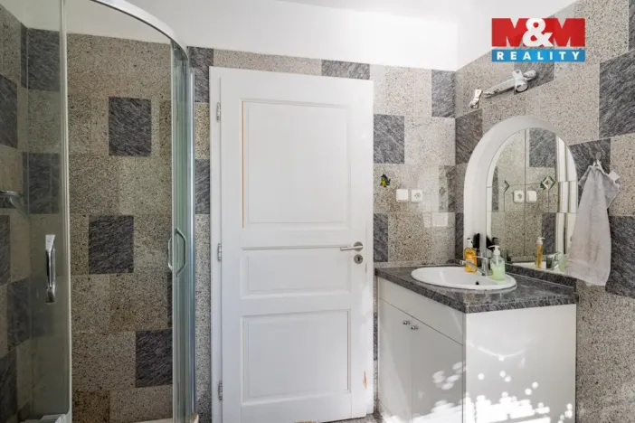 Prodej rodinného domu, Hajany, 285 m2