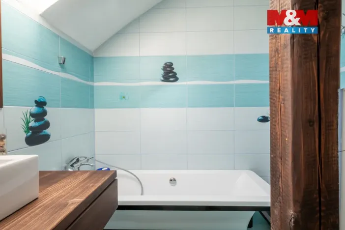 Prodej rodinného domu, Hajany, 285 m2