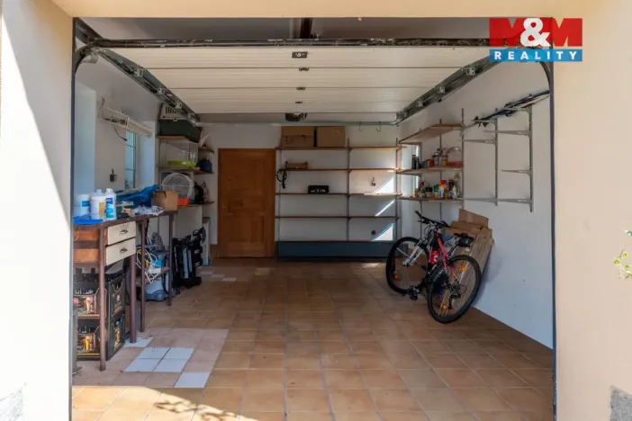 Prodej rodinného domu, Hajany, 285 m2