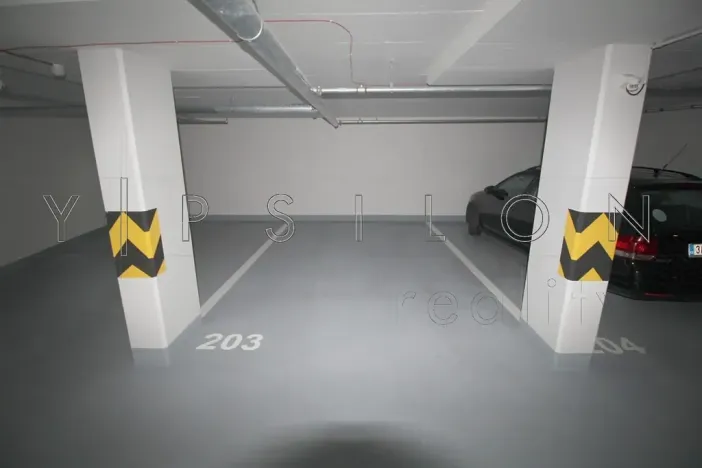 Pronájem garážového stání, Praha - Libeň, Březenská, 16 m2