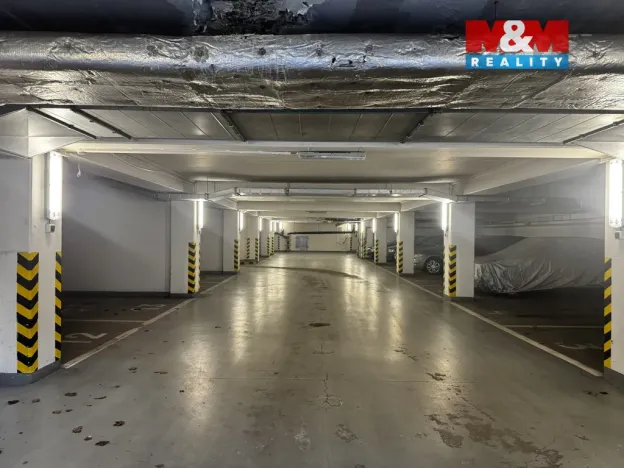 Prodej garážového stání, Praha, Velká skála, 11 m2