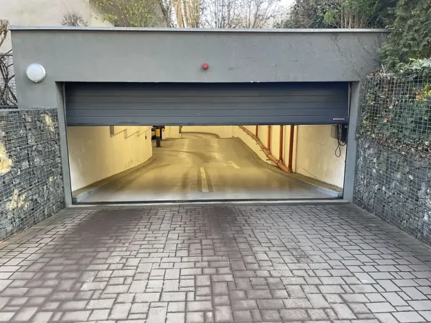 Pronájem garážového stání, Praha - Libeň, V mezihoří, 20 m2