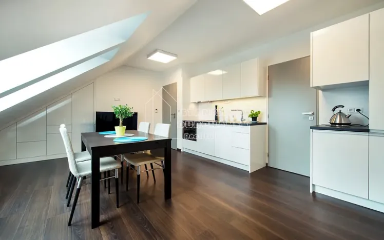 Pronájem bytu 2+kk, Praha - Kobylisy, Střelničná, 43 m2