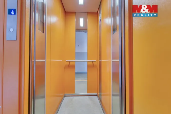 Prodej bytu 2+1, Karlovy Vary - Doubí, Modenská, 60 m2