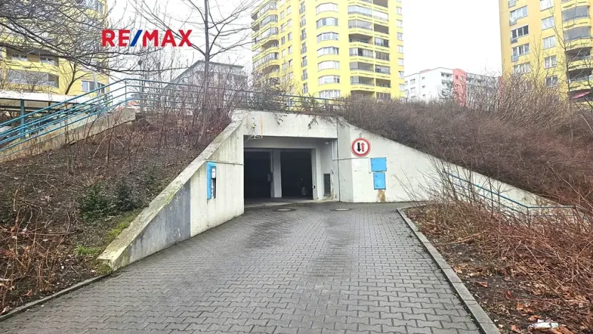 Pronájem garážového stání, Praha - Stodůlky, Volutová, 13 m2