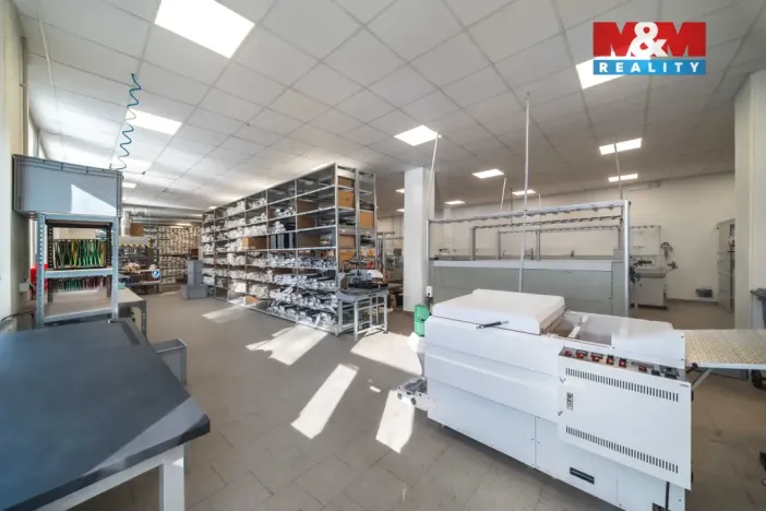 Pronájem kanceláře, Plzeň, Božkovské náměstí, 1021 m2