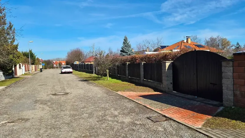 Prodej pozemku pro bydlení, Květnice, Mařinková, 703 m2